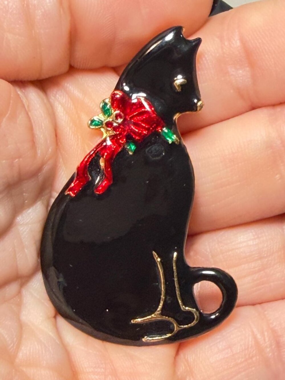 VERO Vintage Black Cat Brooch Red Christmas Bow Enamel Gold Tone Pin